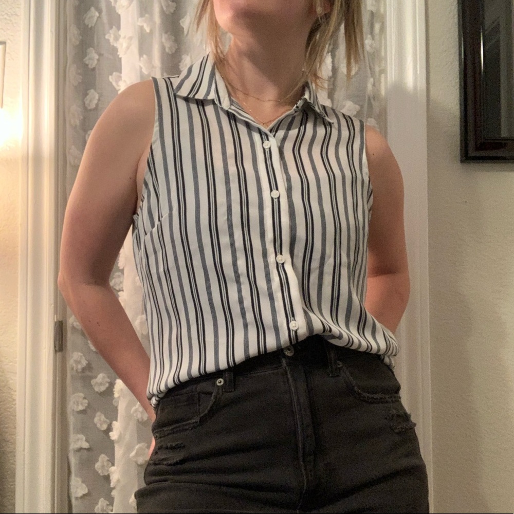 Banana Republic Sleeveless Button Up